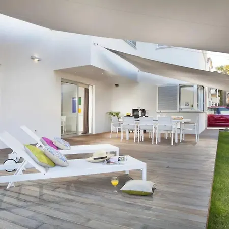 Vera Villa *